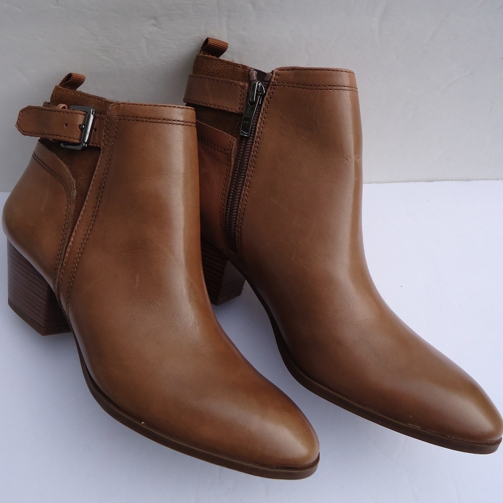 NWOT. SIZE 7. Franco Sarto L-GARDA Leather Booties.